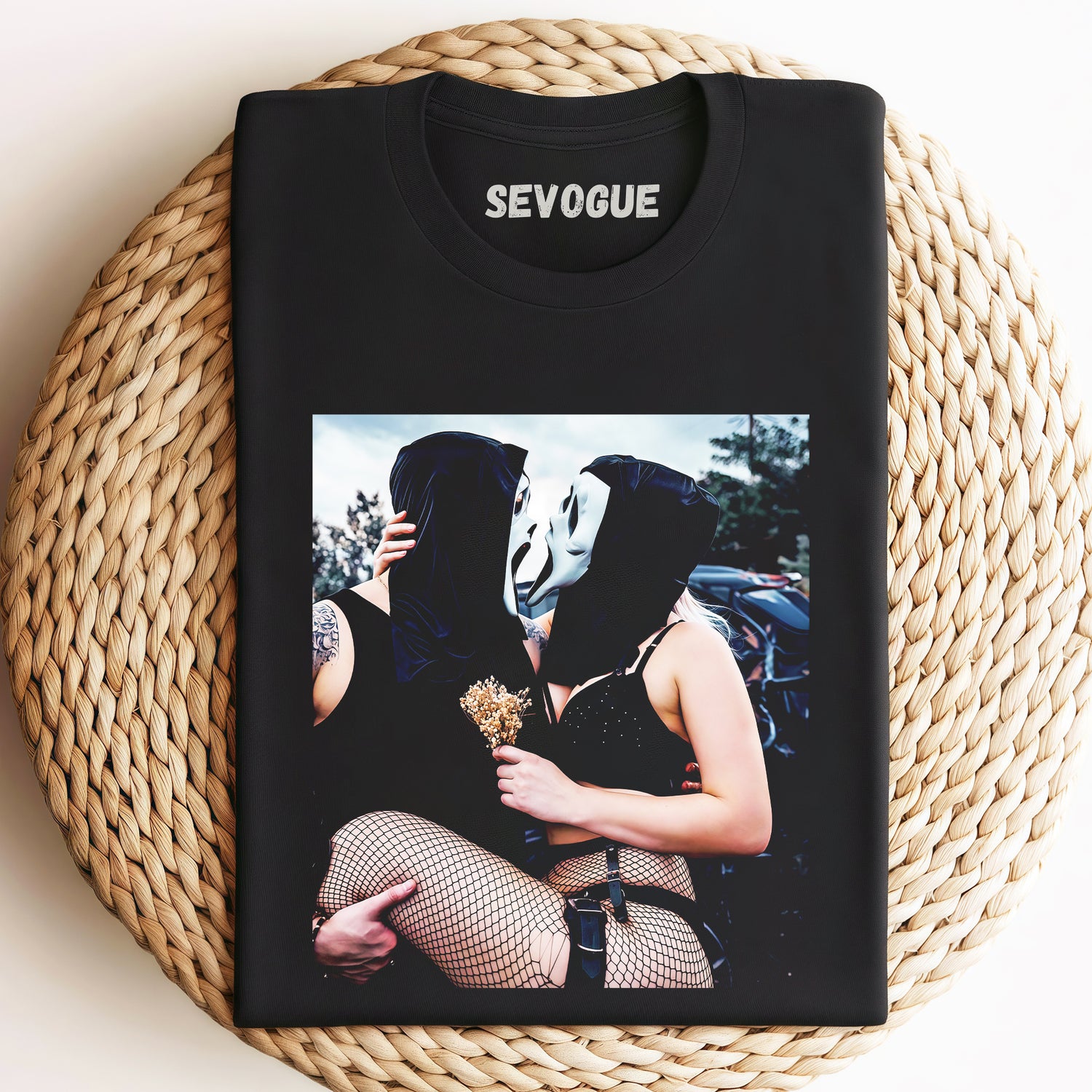 Scream Mask Kiss Unisex Tee, Sweatshirt & Hoodi