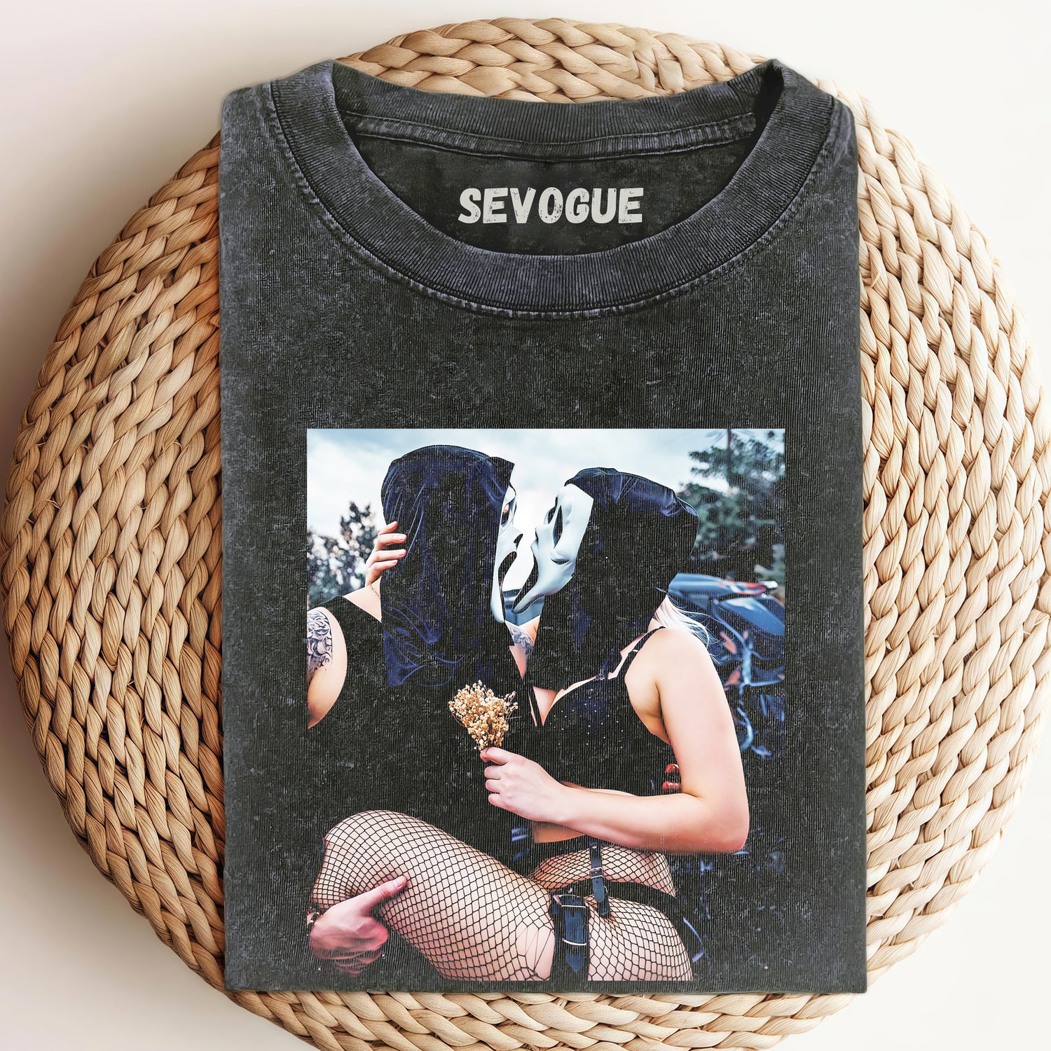 Scream Mask Kiss Unisex Tee, Sweatshirt & Hoodi