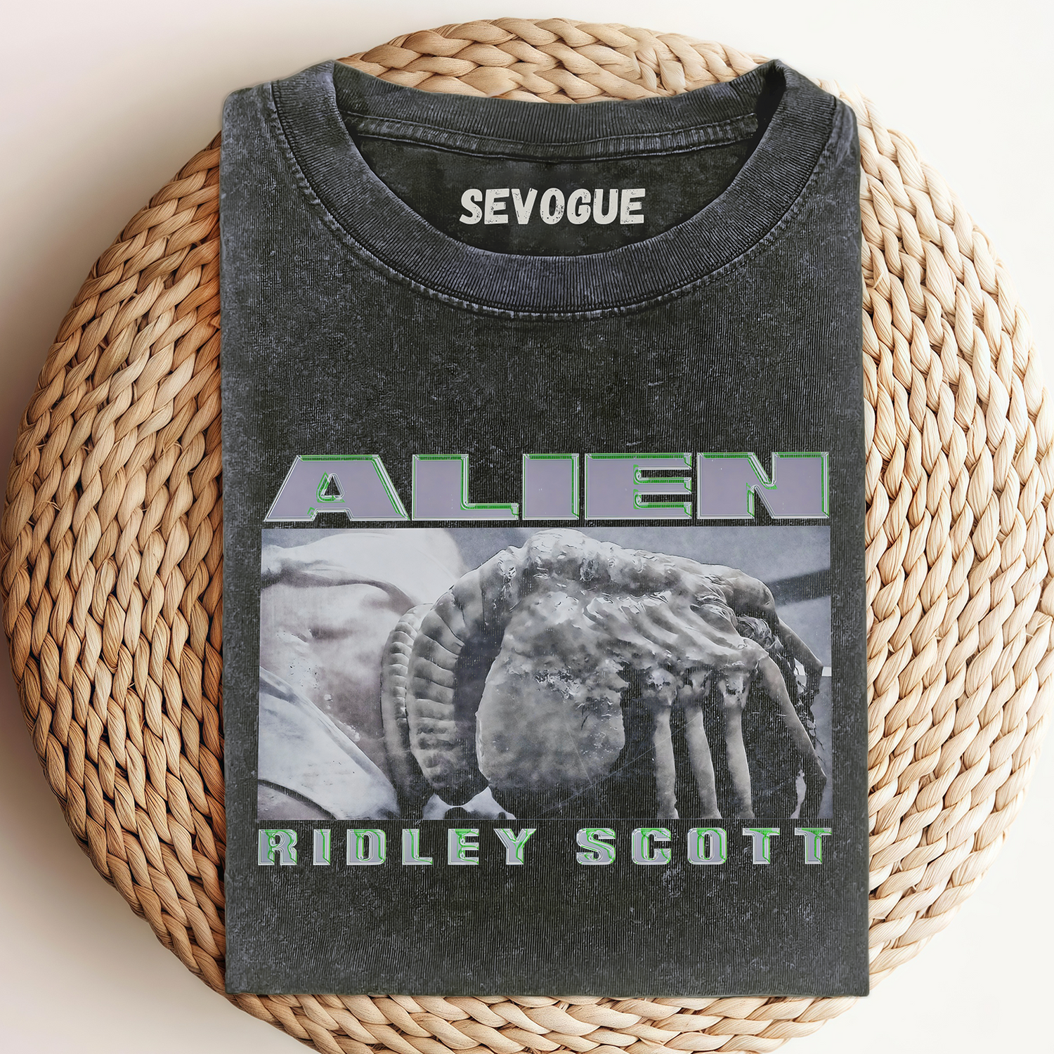 Vintage Alien Movie 1979 V2 Unisex Tee, Sweatshirt & Hoodie